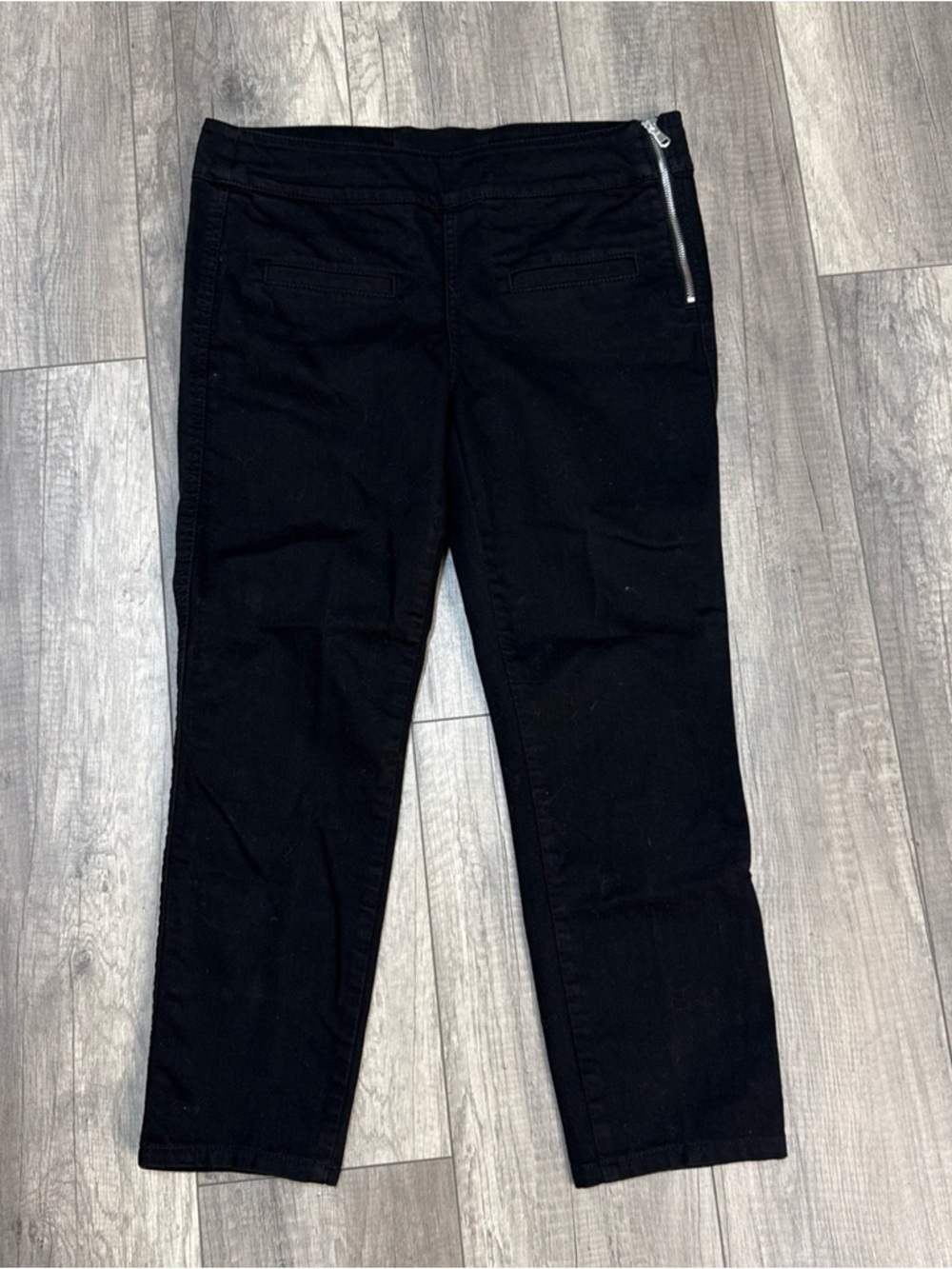 Women's Straight-Leg Zip-Accent Jeans in Black
